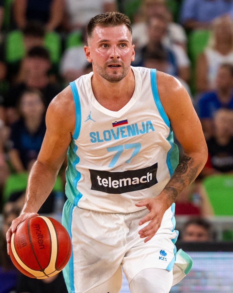 包含意大利杯赛程吃紧，上海海港赛后伤情更新，更衣室稳定，团队化学反应显著的词条